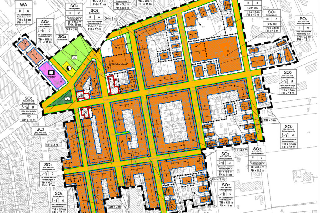 Detaillierter Bebauungsplan-Ausschnitt mit orange markierten Gebäudegrundrissen in Blockstruktur, gelb hervorgehobenen Straßenachsen, grünen Freiflächen, zahlreichen Nutzungsetiketten (z. B. SO2, SO4, Polizei, Schulnutzung) sowie Baugrenzen und technischen Maßangaben.